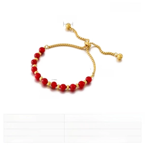 Détail du bracelet en turquoise rouge avec chaîne dorée réglable et dimensions précises
