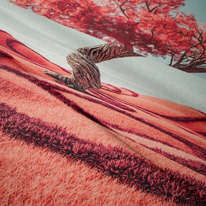 Détail du tissu en flanelle douce présentant un motif de paysage d'érable rouge éclatant