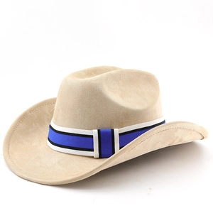 Detailansicht von oben eines beigen Wildleder-Cowboyhuts mit dreifarbigem Zierband