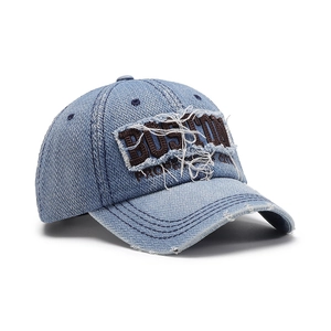 Vintage gewassen blauwe denim baseballpet met Boston borduursel en gerafelde randen