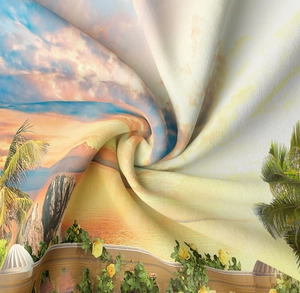 Detailansicht der weichen Stoffstruktur und des tropischen Sonnenuntergang-Prints des Wandteppichs