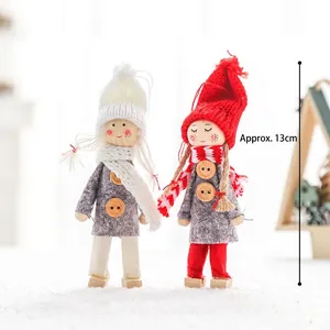 Lot de deux poupées de Noël de 13 cm avec bonnets tricotés et socles en bois pour sapin