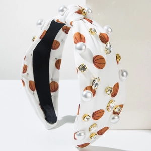 Serre-tête noué sport avec imprimé basket, perles et strass sur tissu blanc élégant