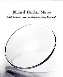 Vue détaillée du verre de montre Hardlex minéral résistant aux rayures avec bords noirs