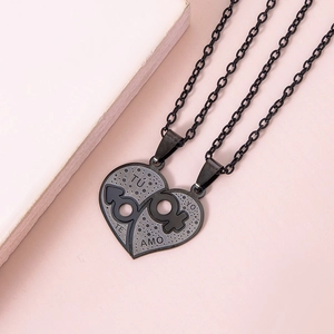 Couples heart puzzle necklace set in black alloy with Tu Yo Te Amo engraving