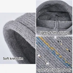 Bonnet en tricot rayé gris foncé pour femme avec texture chaude et confortable