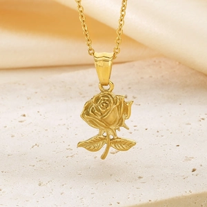 Élégant collier pendentif fleur de rose en acier titane doré pour hommes et femmes