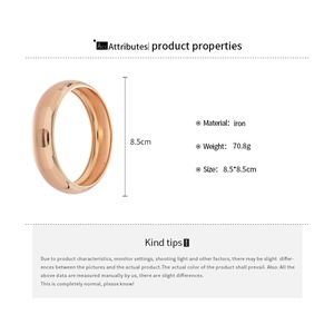 Vue détaillée du bracelet en fer or rose de 8,5 cm, poids 70,8 g et fini poli