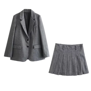 Blazer À Revers Cranté À Rayures Grises Et Jupe Plissée À Manches Longues Polyester Mode Street Style Pour Femmes