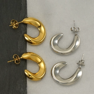 Fashionable 18K stainless steel C-shaped stud earrings in gold and silver finish