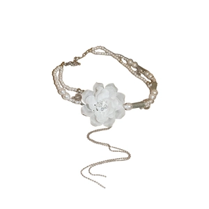 Zweilagige Perlenkette mit Blumenanhänger und Kristallquaste für Damen