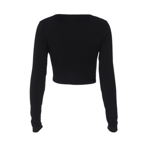 Detailansicht der Rückseite eines schwarzen langärmeligen Rippstrick-Crop-Tops in Slim Fit