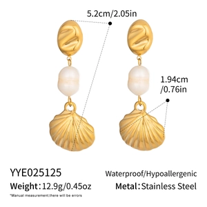 Macro shot of seashell pendant earrings with freshwater pearls in 18K gold plated steel