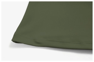 Gros plan détaillé de l'ourlet du haut de yoga vert olive avec double couture précise