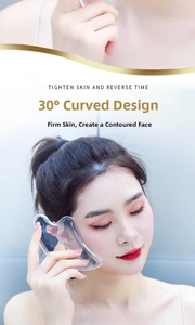 Detailed view of the 30-degree curved inner arc design on the facial gua sha board