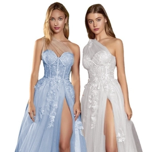 Robe de soirée sexy avec broderie florale, bustier corset et fente latérale haute