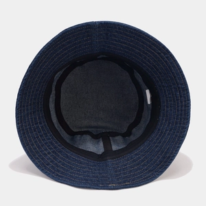 Chapeau bob en denim bleu foncé avec détails de couture interne et bandeau doux