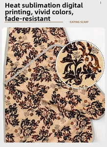 Détail du motif floral vintage sur bavoir pour adultes avec impression par sublimation