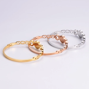 Three-color minimalist bangles with hollow heart links and a mirror-polished finish