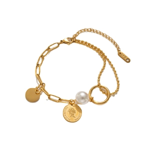 Vintage 18K gold plated chain bracelet with Elizabeth II coin charm and white pearl