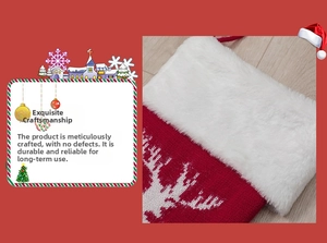 Detailaufnahme roter Weihnachtsstrumpf mit Rentier-Strickmuster und weißem Kunstpelz