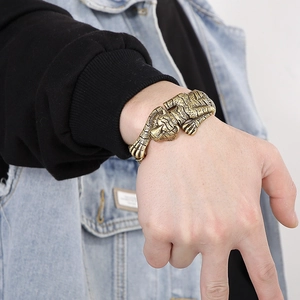 Retro antique gold tiger head stainless steel bracelet for men in vintage style