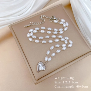 Detail of clover pearl necklace with silver heart pendant and sizing specifications