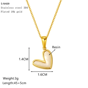 Detail view of 18K gold plated heart pendant with 304 stainless steel specifications
