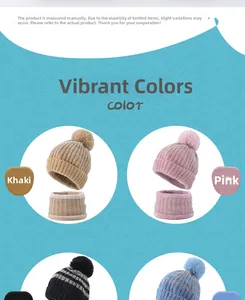 Dettagli della trama a maglia del set invernale cappello e scaldacollo in vari colori
