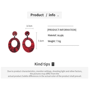 Detailed size and material chart for red acrylic hollow oval earrings with 7.6g weight