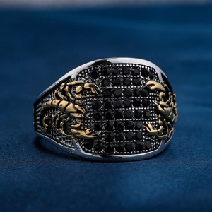 Men's retro scorpion ring with black round zircons and gold embossed accents