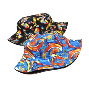 Bobs réversibles avec motifs abstraits colorés de peinture à l'huile et graffitis