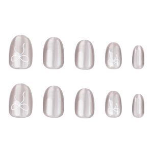 Faux ongles gris œil-de-chat courts et ronds avec nœuds blancs et effet métallisé