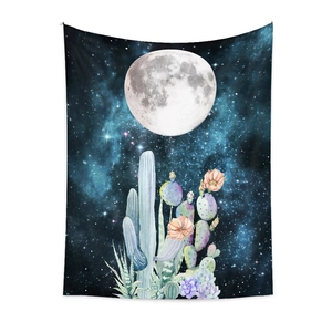 Détails d'une tapisserie de lune et d'étoiles avec des cactus à l'aquarelle colorés