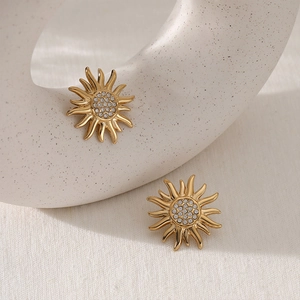 Élégantes boucles d'oreilles tournesol en acier inoxydable doré avec cristaux brillants