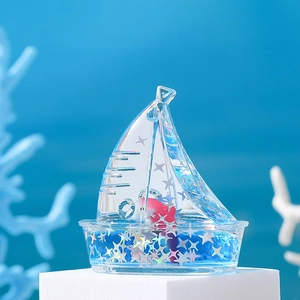 Macro d'une bouteille décorative à fluide avec navire et paillettes étoilées
