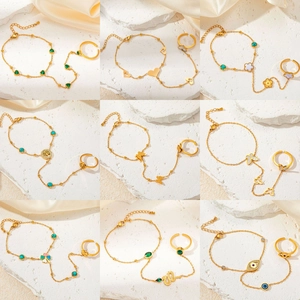 Vergoldetes Edelstahl-Handkettenarmband mit Schmetterling- und Evil-Eye-Anhängern
