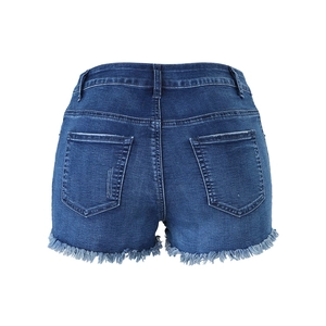 Short en jean bleu pour femme avec poches arrière et ourlet à franges effilochées