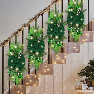 Guirlande De Noël En Forme De Larme Sapin Artificiel Avec Nœud En Velours Pommes De Pin Boules LED Pour Décoration D'escalier
