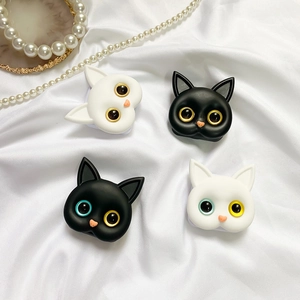 Supporto per telefono 3D a forma di gatto carino in bianco e nero su seta bianca