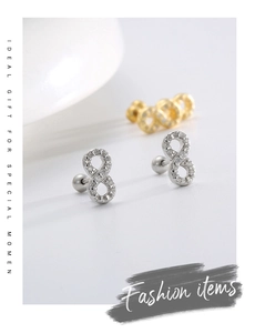 Detaillierte Ansicht von Unendlichkeits-Ohrsteckern in Silber und Gold mit Zirkonia