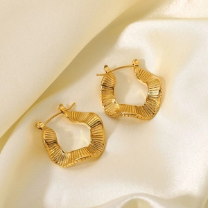 Retro style 18K gold plated stainless steel hoop earrings with irregular wave texture