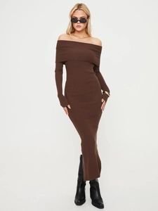 Elegant brown off-shoulder long sleeve knitted maxi dress with ribbed texture details