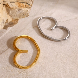 Minimalist heart shaped stainless steel rings in gold and silver finish for women