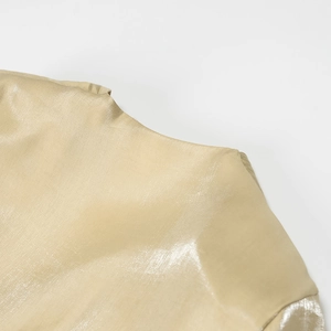 V-Ausschnitt Kleid in Champagnergold aus seidigem Satin mit Hochglanz-Finish