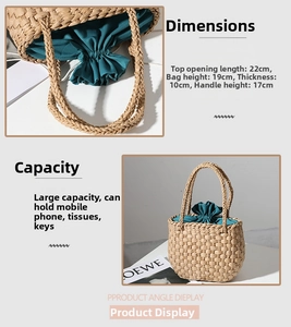 Vue détaillée du sac en paille tissée avec dimensions et doublure à cordon de serrage