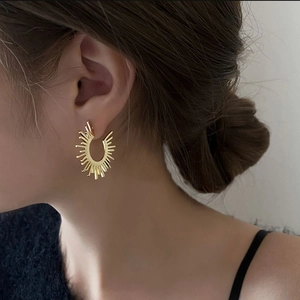 European American Style Fan Shaped Sunburst Stud Earrings For Women Minimalist Metallic Sunflower Design Jewelry Gift
