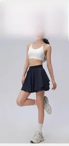 Jupe de sport pour femmes avec short intégré montrant le design à double couche