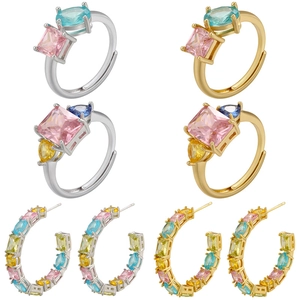 Parure bijoux géométrique avec bagues et créoles en zircone aux couleurs de l'arc-en-ciel