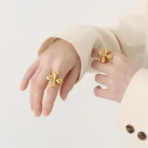 Titanium Steel Ring For Women Retro Four Petal Flower Design 18K Gold Plated Mirror Polished Fashion Jewelry Elegant